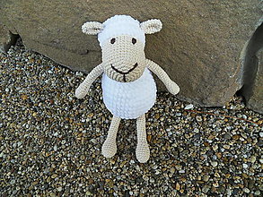 Hračky - Milá háčkovaná ovečka biela, 28cm - 16333975_