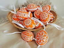 Dekorácie - Oranžovo-biele madeirové kraslice na zavesenie - 16333130_