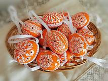 Dekorácie - Oranžovo-biele madeirové kraslice na zavesenie - 16333134_