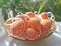 Dekorácie - Oranžovo-biele madeirové kraslice na zavesenie - 16333138_