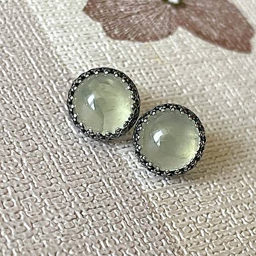 Prehnite Ag925 Stud Filigree Earrings / Strieborné filigránové náušnice s prírodným prehnitom A0028