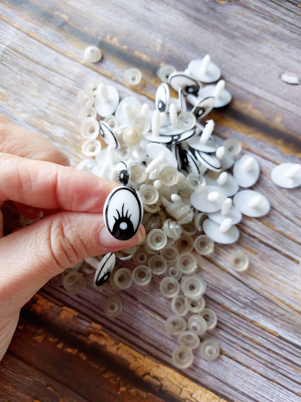 Bezpečnostné očko, čierno-biele