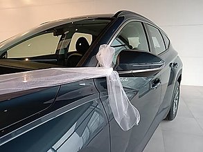 Dekorácie - Biela výzdoba na svadobné auto (SAMOTNÁ organza bez srdiečok a kvetov) - 16337558_