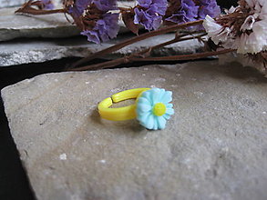 Detské doplnky - Detský plastový prsteň s kvietkom, rôzne farby (žltý) - 16337020_