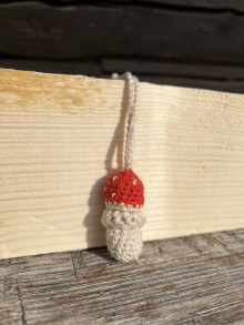 Náhrdelníky - háčkovaný náhrdelník houbička (Červená) - 16335607_