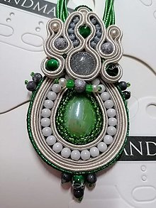 Náhrdelníky - zeleno biely náhrdelník - 16335537_