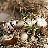 Dekorácie - Veľkonočný veniec xxl s vajíčkami a bohémsky rozviatou trávou v prírodnom štýle - 16341622_