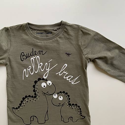 Maľované tričko s nápisom “Bude zo mňa veľký brat” ( (olivovozelené s dinosaurami v. 92))