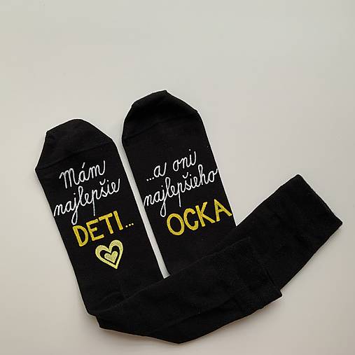 Maľované ponožky pre najlepšieho ocka, ktorý má najlepšie deti (čierne s bielo žltou maľbou)