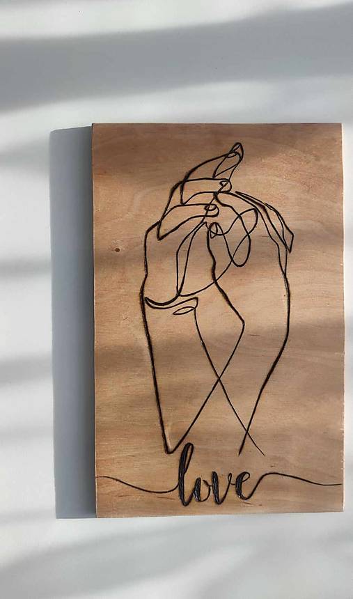 Obrazy - Drevená ručne vypaľovaná dekorácia, dotyk rúk, love  - 16345460_