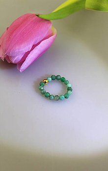 Prstene - prsteň smaragd - kamienky brúsené 4mm - 16347642_