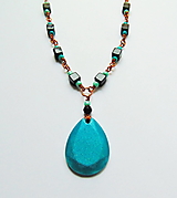 Náhrdelníky - Drôtovaný náhrdelník s korálkami - 16346766_