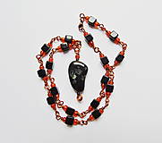 Náhrdelníky - Drôtovaný náhrdelník s korálkami - 16347669_