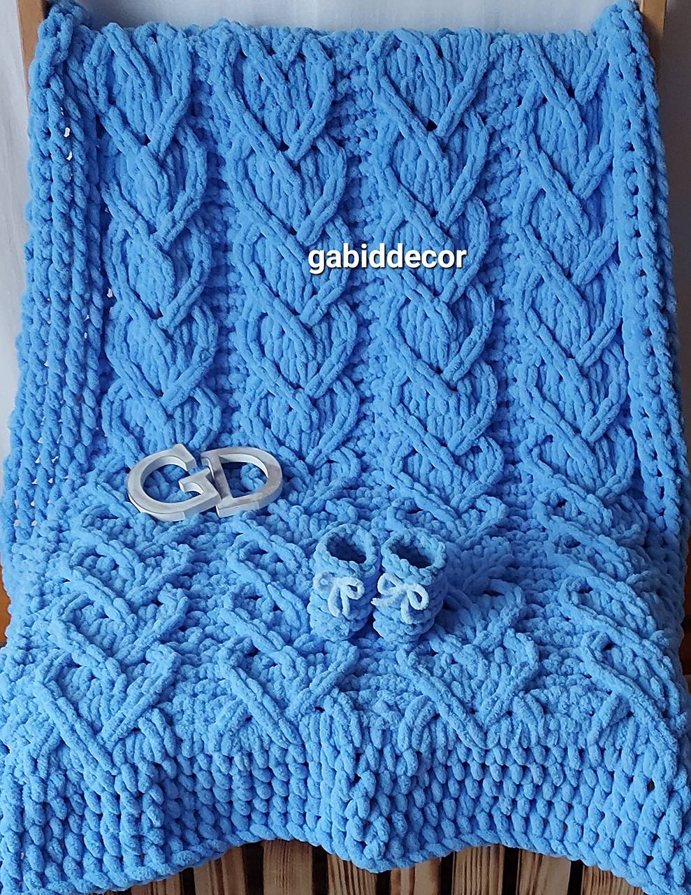 Detská deka do kočíka/do postieľky s papučkami z vlny alize puffy