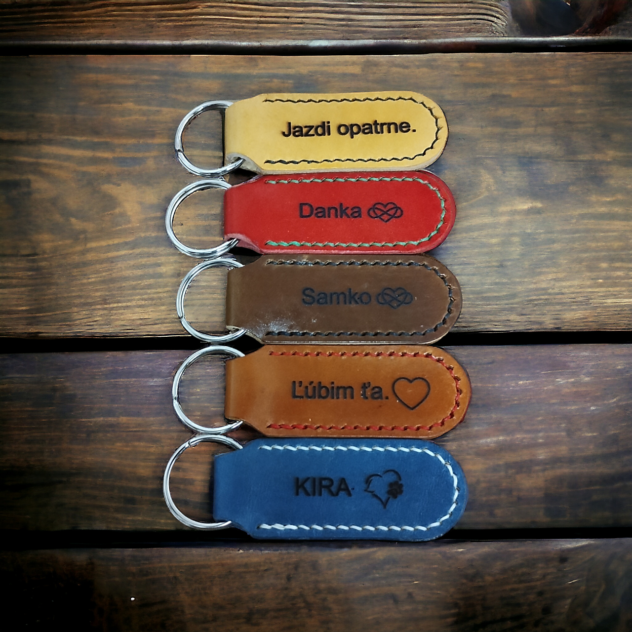 Kľúčenka ručne šitá gravírovaná