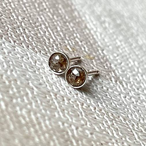 Natural Brown Diamond Ag925 Stud Earrings / Náušnice s hnedým diamantom A0023