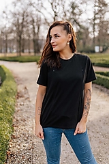 Oblečenie na dojčenie - Oversize tričko na dojčenie – basic – čierne - 16349812_