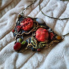 Náhrdelníky - Fantasy náhrdelník Zrelé granatové jablká, moly, Art Nouveau, modern, floristické šperky - 16350186_