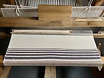Úžitkový textil - Svetlo béžový koberec s hnedými prúžkami - 16353154_