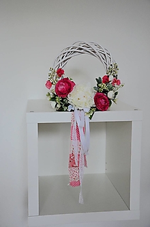 Dekorácie - veniec na dvere Kvetinový ružovo-biely - 16356804_