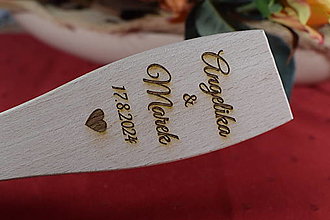 Príbory, varešky, pomôcky - Drevená vareška gravírovaná vypaľovaná darček svadobčanom 24 - 16354643_