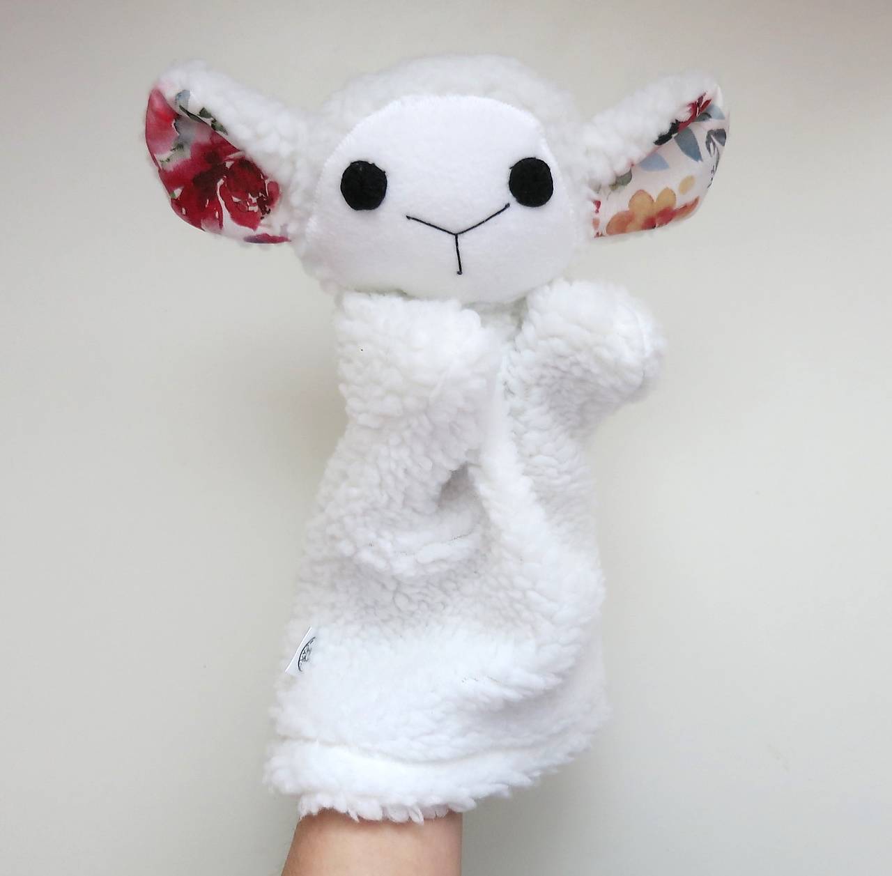 Maňuška ovečka (Huňatá biela ovečka z Akvarelovej záhrady.)