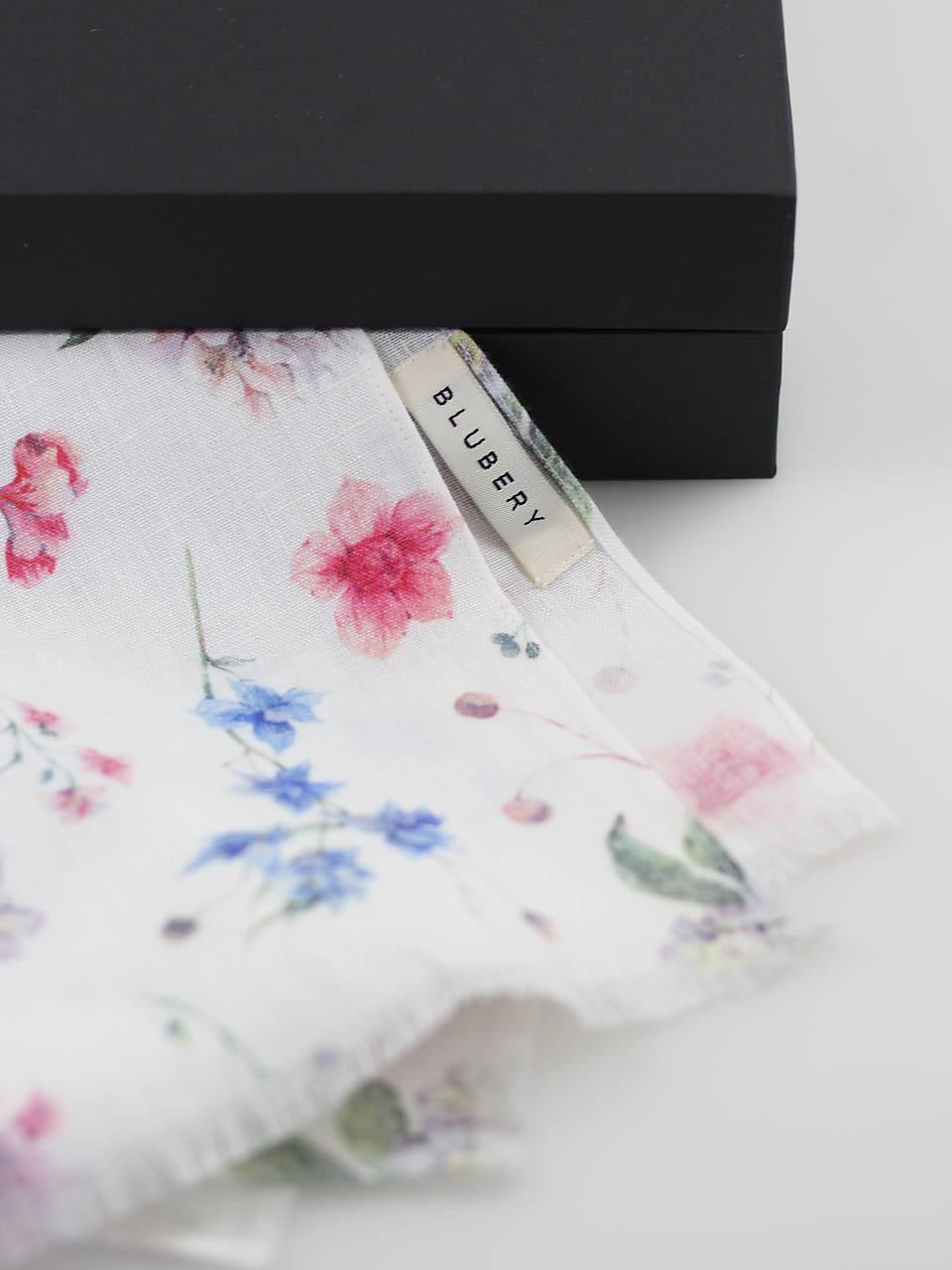 Elegantná dámska šatka z exkluzívneho premium vzorovaného 100% ľanu "Hibiscus"