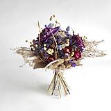 Dekorácie - Kytica zo sušených kvetov a iných prírodných materiálov. (priemer od 25 cm - Fialová) - 16361766_