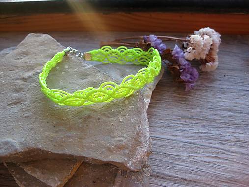 Detské doplnky - Čipkovaný dievčenský náhrdelník obojok choker (neónovo žltý, č. 3882) - 16362071_