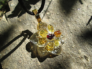 Náhrdelníky - Org. šperk ,, Sluneční květ " - 16361032_