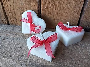 Darčeky pre svadobčanov - sviečky v tvare srdiečka s mašličkou - 16366481_
