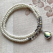 Náhrdelníky - Labradorite and Glass Pearls Necklace / Náhrdelník labradorit, voskované perly, sklenené korálky E018 - 16368126_