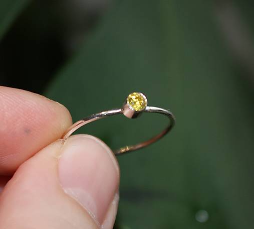 Strieborný prsteň mini - žltý