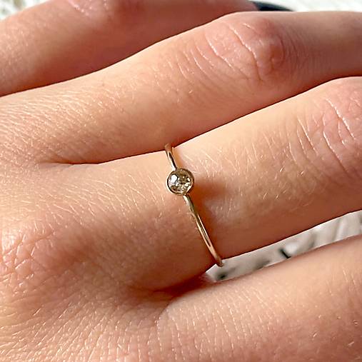 Brown Diamond Tiny AG925 Ring / Jemný strieborný prsteň s hnedým diamantom E019