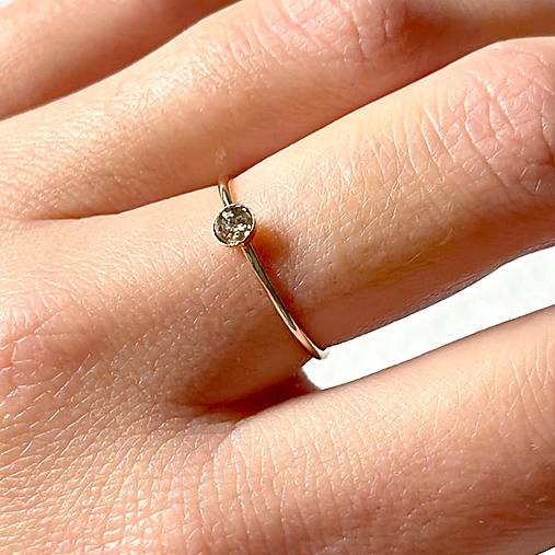 Brown Diamond Tiny AG925 Ring / Jemný strieborný prsteň s hnedým diamantom E019