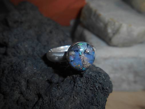 blue opal- in silver-prsteň-