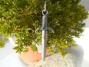 Náhrdelníky - sword-meč-stredovek (meč-so zeleným očkom) - 16376976_