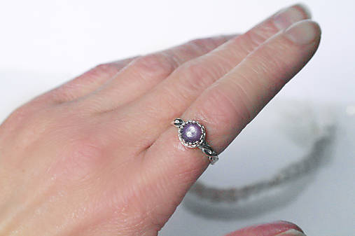 prsteň vrkoč so zafírom v.50 / Ag 925