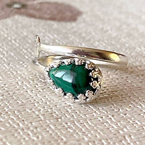 Teardrop Malachite AG925 Ring / Strieborný prsteň v tvare slzy s malachitom E020