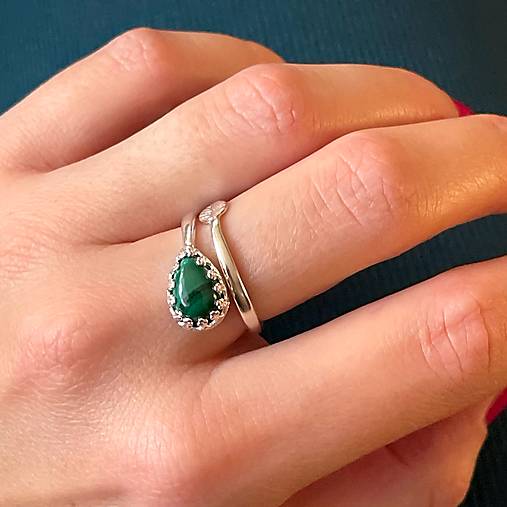 Teardrop Malachite AG925 Ring / Strieborný prsteň v tvare slzy s malachitom E020