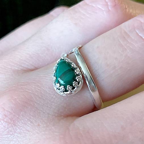 Teardrop Malachite AG925 Ring / Strieborný prsteň v tvare slzy s malachitom E020