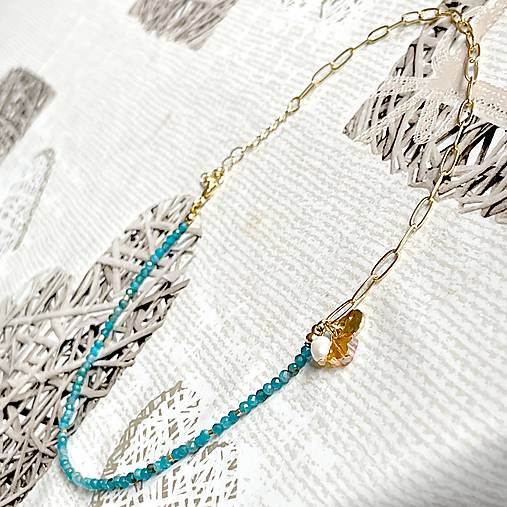 Tiny Apatite Charms Necklace / Jemný náhrdelník apatit, prívesky E020