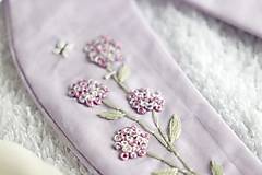 Detské doplnky - Vyšívaná mašlička veľká s chvostíkmi Jesienka - 16381226_