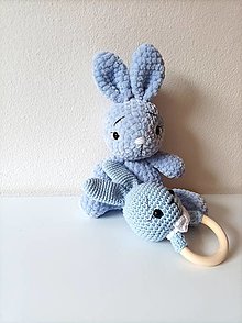 Hračky - Háčkovaný zajko+hrkálka  (Modrá) - 16382550_