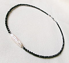 Náhrdelníky - Náhrdelník spinel s dlhou perlou - 16382973_