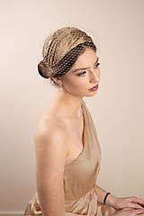 Ozdoby do vlasov - Zlatobéžový klobúčik s drapovaným hodvábom inšpirovaný vintage klobúčikom, Old Hollywood štýl - 16385477_