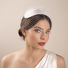 Ozdoby do vlasov - Svadobný klobúčik s riaseným hodvábom v ivory inšpirovaný svadobnou čelenkou Grace Kelly, Old Hollywood štýl - 16385363_