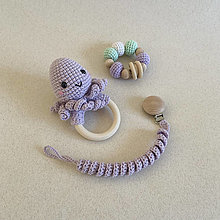 Hračky - Set: hrkálka chobotnička a hryzátko / farba na želanie (fialová) - 16387622_