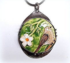 Náhrdelníky - Cínový šperk s keramikou - Jarné vtáča - 16386931_