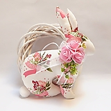 Dekorácie - Zajačik - bohato zdobený, ružovo/biely (24 x 25 cm) - 16388828_